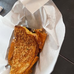 Cravings Bistro
