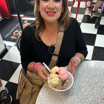 Mr B's Ice Cream Parlor - 3 Scoops Bowl - Ice Cream & Frozen Yogurt Near Me - Branson, Missouri Mr B's Ice Cream Parlor - 3 Scoops Bowl - Ice Cream & Frozen Yogurt Near Me - Branson, Missouri