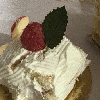 Paris Baguette - Why a plastic leaf? WTF? - Bakeries Near Me - Delray Beach, Florida Paris Baguette - Why a plastic leaf? WTF? - Bakeries Near Me - Delray Beach, Florida