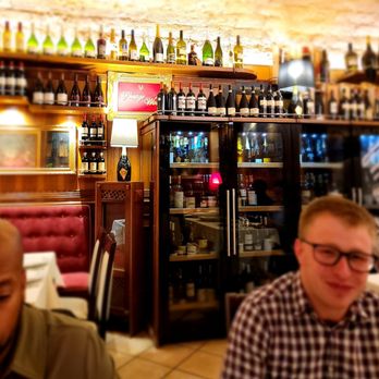 Ristorante Vladimiro - Friends and wine display - Italian Near Me - Rome, RM