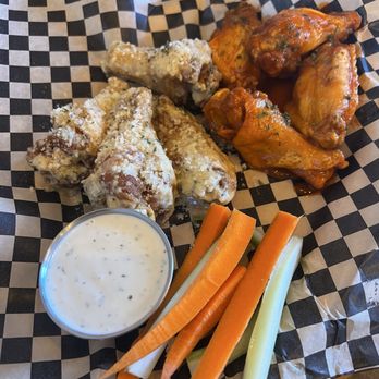 Casa de Pizza & Wings - Garlic parm & mild $9.99 10/10 - Pizza Near Me - Las Vegas, Nevada Casa de Pizza & Wings - Garlic parm & mild $9.99 10/10 - Pizza Near Me - Las Vegas, Nevada