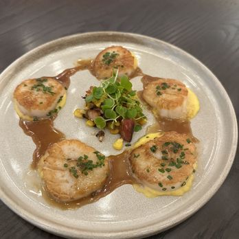 Gordon Ramsay Hell's Kitchen - Pan seared scallops - New American Near Me - Miami, Florida Gordon Ramsay Hell's Kitchen - Pan seared scallops - New American Near Me - Miami, Florida