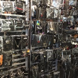 Hot Topic - Lots of things, but lighting is horrible...