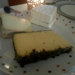 Escale Fromagère - Tomme & croûte de fleurs
Brillat Savarin à la truffe