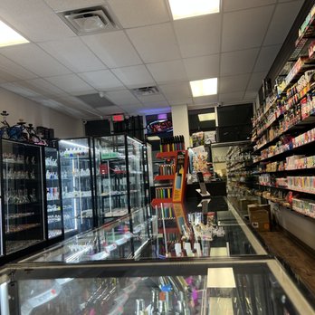 Cloudz Smoke Shop - Vape Shops Near Me - Austin, Texas
