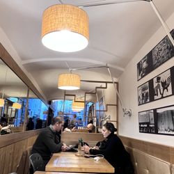 Montanucci - People in the café
