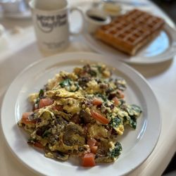 Mediterranean scramble with bacon