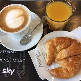 Croissant, orange juice, cappuccino