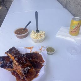 Mango habanero ribs, beans, macaroni Mango habanero ribs, beans, macaroni