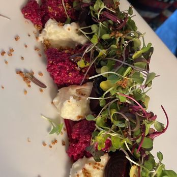 Rosaline - Ensalada de beterraga - Peruvian Near Me - West Hollywood, California