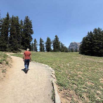 Sun Notch Trail - Hiking Near Me - Crater Lake, Oregon Sun Notch Trail - Hiking Near Me - Crater Lake, Oregon