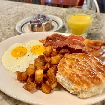 Skillets Country Kitchen - Hearty Breakfast - Breakfast & Brunch Near Me - Crossville, Tennessee Skillets Country Kitchen - Hearty Breakfast - Breakfast & Brunch Near Me - Crossville, Tennessee