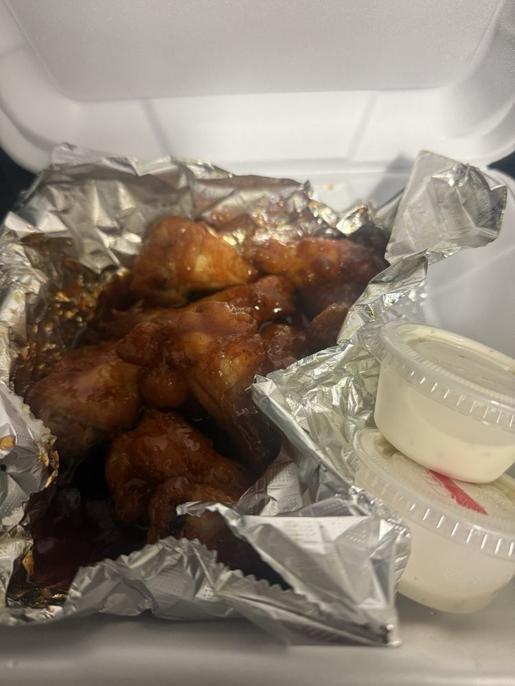 Gooey's Pizza Jesup Logo