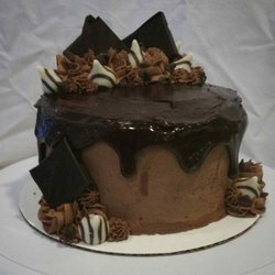 Bookshelf Bakery - Drip Cake