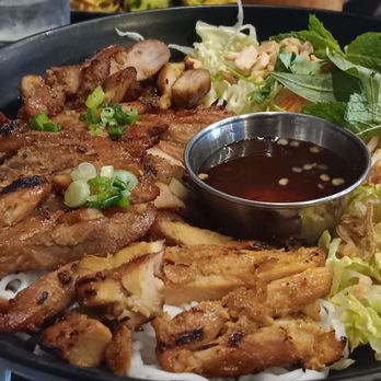 Simmer - Lemon grass chixken vermicelli - Vietnamese Near Me - Rohnert Park, California Simmer - Lemon grass chixken vermicelli - Vietnamese Near Me - Rohnert Park, California