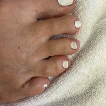 Linda Nails - Toe nail cut crooked and paint edge messy and on skin, which we all know will start to peel soon. - Nail Salons Near Me - Auburn, Washington