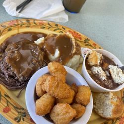 Ashley & Trixie's Family Restaurant - Lord yes!!!!!!!! Just like going to granny's house!!!!!! Yummy