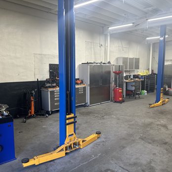 Target Auto Repair - Auto shop interior - Auto Repair Near Me - San Diego, California Target Auto Repair - Auto shop interior - Auto Repair Near Me - San Diego, California