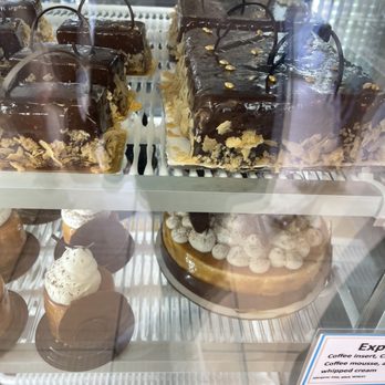 Le Petit Paris - Cakes - Bakeries Near Me - Winter Garden, Florida Le Petit Paris - Cakes - Bakeries Near Me - Winter Garden, Florida
