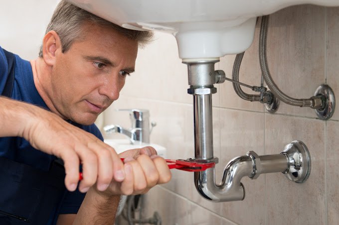 Slide of Drain Pros & Plumbing Experts