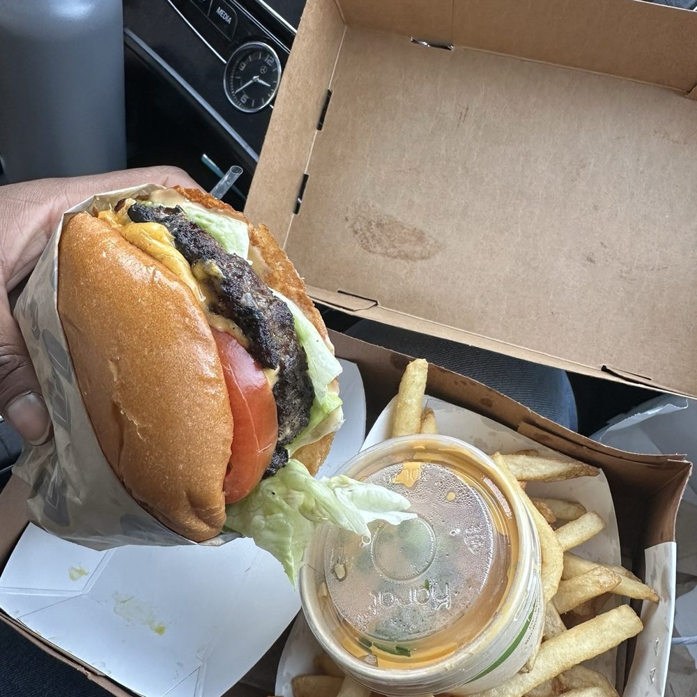 Gott's St. Helena - Bacon Cheeseburger & Cheese Fries - Burgers Near Me - Saint Helena, California Gott's St. Helena - Bacon Cheeseburger & Cheese Fries - Burgers Near Me - Saint Helena, California