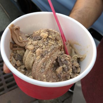 16 Handles - Ice Cream & Frozen Yogurt Near Me - Livingston, New Jersey