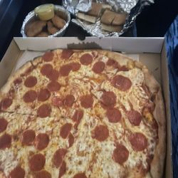Anthony's Famous Pizza - Pepperoni pizza