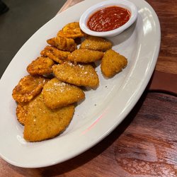 Spaghetti Warehouse - Toasted Ravioli Mozzarella Fritta
