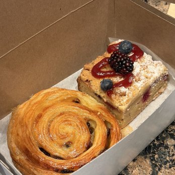 Croissant Gourmet - Raisin roll and crumb cake - Bakeries Near Me - Winter Park, Florida Croissant Gourmet - Raisin roll and crumb cake - Bakeries Near Me - Winter Park, Florida