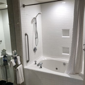 Best Western Corte Madera Inn - Never seen a shower and tub inside the hotel's bedroom! - Hotels Near Me - Corte Madera, California