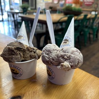 Uncle Wiggly's Weiners - two cups of ice cream - Hot Dogs Near Me - Luling, Texas