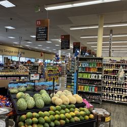 Vons - It's so quiet and slow in here. Peace