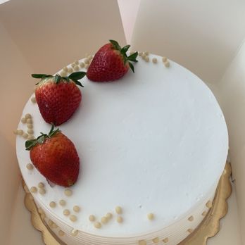 Katella Deli & Bakery - Strawberry cake - Bakeries Near Me - Los Alamitos, California
