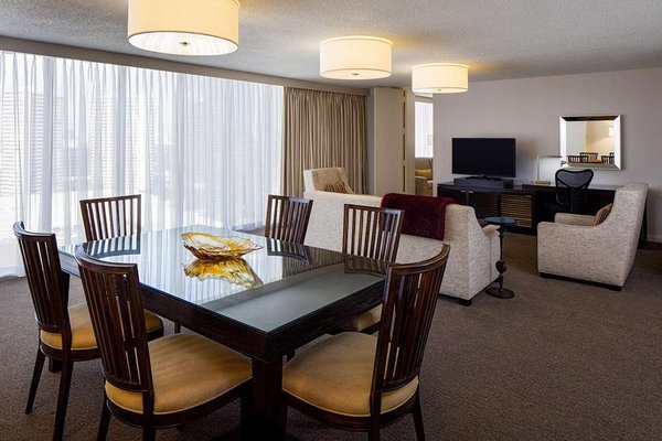 DoubleTree by Hilton Hotel Houston - Greenway Plaza by null