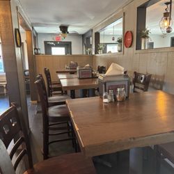 Dante's Pizza Company - Seating
