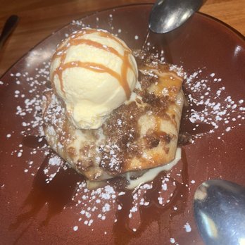 Lumberyard - Fresh Apple Mango Cobbler a La Mode - New American Near Me - Laguna Beach, California Lumberyard - Fresh Apple Mango Cobbler a La Mode - New American Near Me - Laguna Beach, California