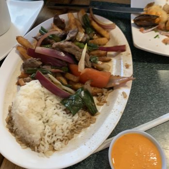 Lima Criolla Peruvian Restaurant - Lomo Saltado Limeño. Why are there so many big chunks of green onion? - Latin American Near Me - Austin, Texas Lima Criolla Peruvian Restaurant - Lomo Saltado Limeño. Why are there so many big chunks of green onion? - Latin American Near Me - Austin, Texas