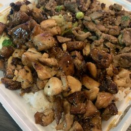 a plate of chicken and rice a plate of chicken and rice