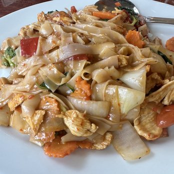 The Coconut Fulton - pad kee mao with chicken - skinny noodles - Thai Near Me - Arden-Arcade, California The Coconut Fulton - pad kee mao with chicken - skinny noodles - Thai Near Me - Arden-Arcade, California