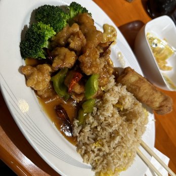 Hong Kong Star Restaurant - General Tsos Chicken - Chinese Near Me - Olathe, Kansas