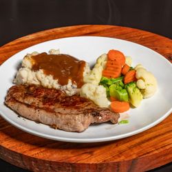 Huevos Avenue - Steak dinner