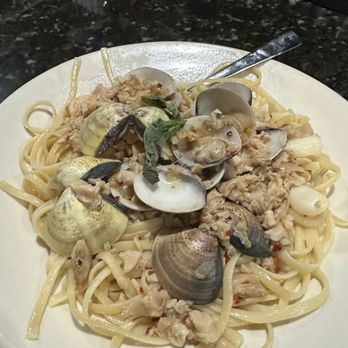 Vincenzo's Cucina - Little Neck Clams Linguine ... soooo good 10/10 recommend - Italian Near Me - Ponte Vedra Beach, Florida Vincenzo's Cucina - Little Neck Clams Linguine ... soooo good 10/10 recommend - Italian Near Me - Ponte Vedra Beach, Florida