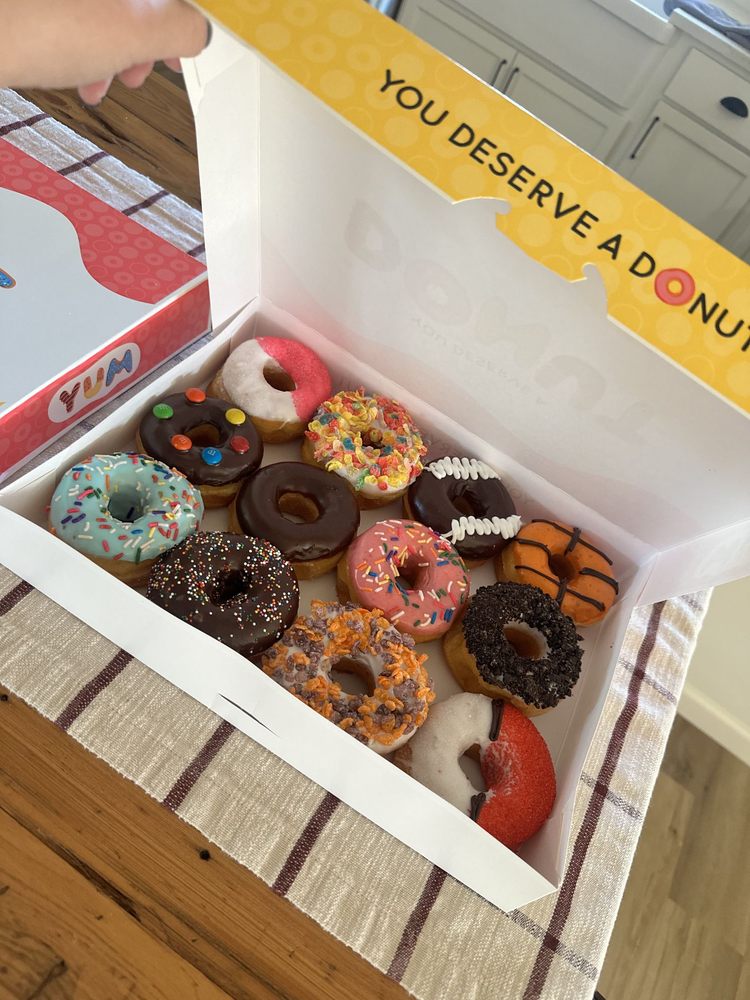 Holey Good Donuts Logo