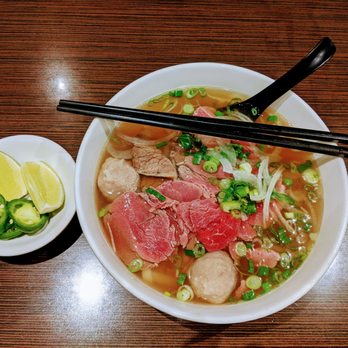 Pho Element - 23 - Phở Bò Đặc Biệt - Rare Beef Filet, Brisket and Meatbeef Ball Noodle Soup - 特別牛肉湯河粉 - 4/5 - Vietnamese Near Me - San Mateo, California Pho Element - 23 - Phở Bò Đặc Biệt - Rare Beef Filet, Brisket and Meatbeef Ball Noodle Soup - 特別牛肉湯河粉 - 4/5 - Vietnamese Near Me - San Mateo, California