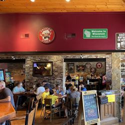 Kaiser's Pizza & Pub - Interior