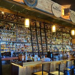 McCormack's Big Whisky Grill - Bar