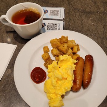 Plaza Premium Lounge - Breakfast spread - Airport Lounges Near Me - Richmond, British Columbia Plaza Premium Lounge - Breakfast spread - Airport Lounges Near Me - Richmond, British Columbia