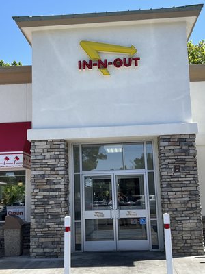 In-N-Out Burger by null