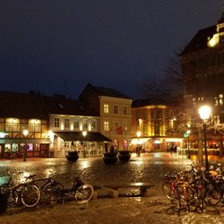 Lilla Torg - Beautifully lit up at night