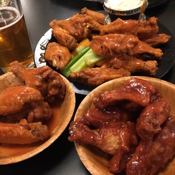 Duff's Famous Wings - American Near Me - Amherst, New York